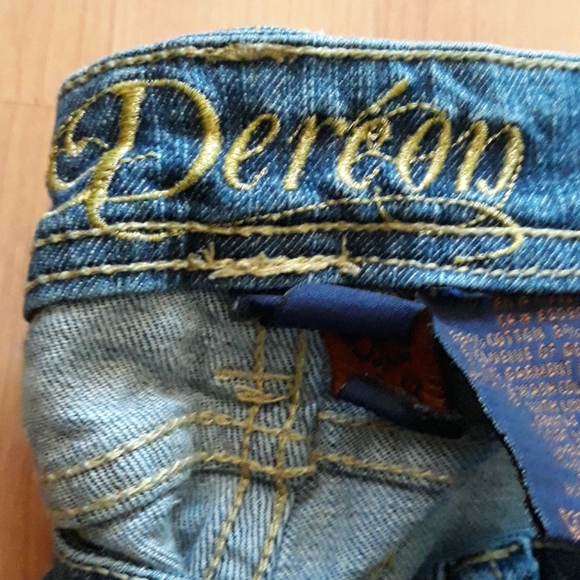 Dereon jeans - Picture 2 of 4